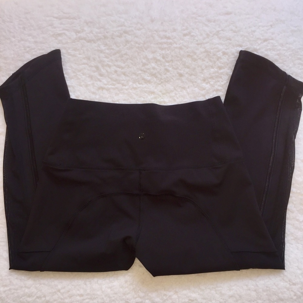 Lululemon mesh crop